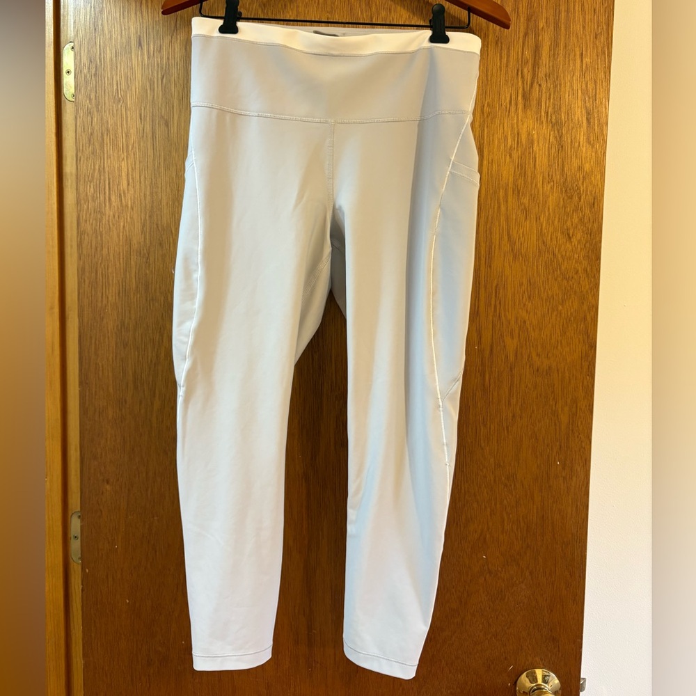 Athleta Light Gray Interval 7/8 Leggings Size Large. READ CAPTION